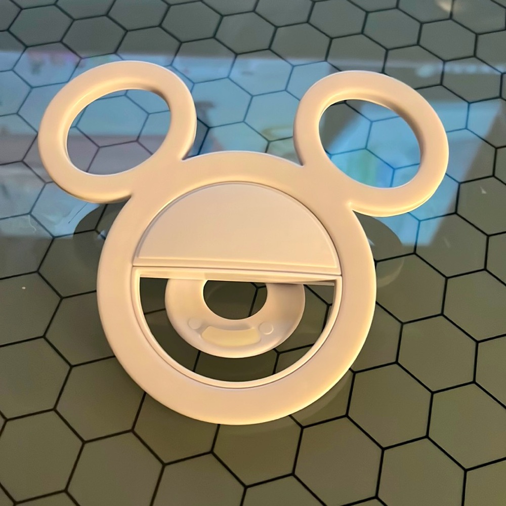 Micky selfie ring light and is adjustable lighting